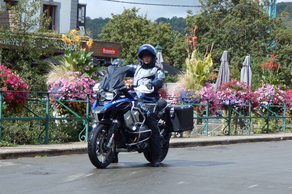 Motorrijbewijspoint Tiel examengarantie AVB en AVD